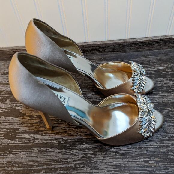 Badgley Mischka Women's Beige Satin Nikki Heels w/ Rhinestone Accents Size 9.5 - Picture 4 of 7